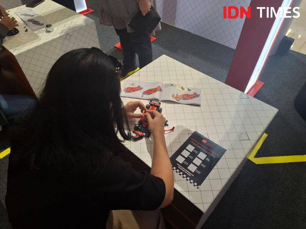 Experience The Thrill, Kolab LEGO x Formula 1 di Mall Kota Kasablanka, 8 Mei 2025 (IDN Times/Adyaning Raras)