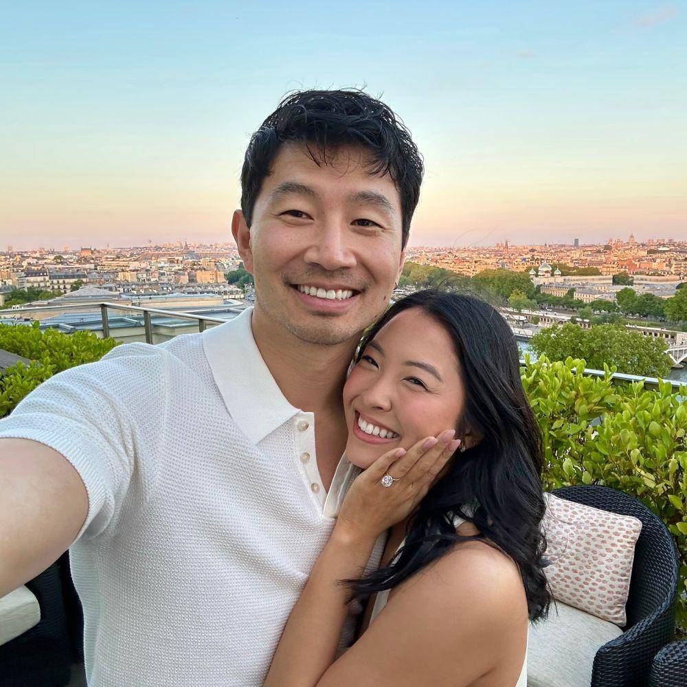Simu Liu melamar Allison Hsu (instagram.com/simuliu)