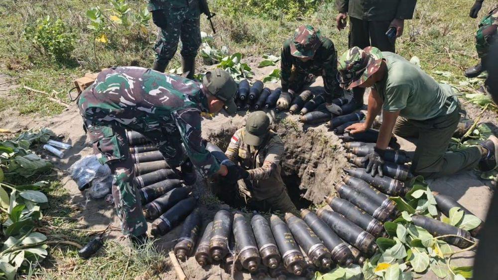 Berburu Puing Sisa Ledakan Amunisi Garut, Warga: Sudah Kayak Tradisi
