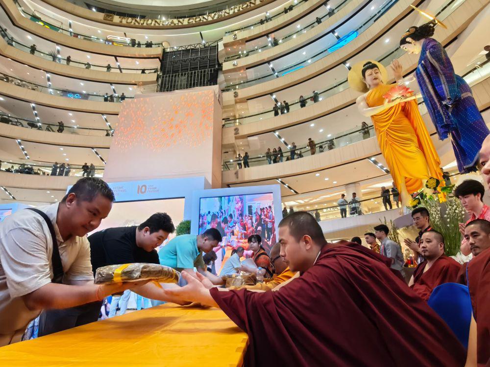 Vesak Festival Kumpulkan Dana Rp708 Juta