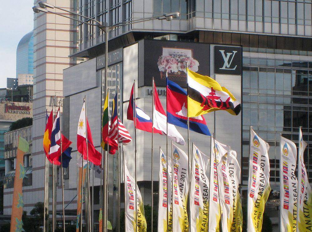 Bendera Anggota ASEAN di Jakarta (commons.wikimedia.org/Gunawan Kartapranata)