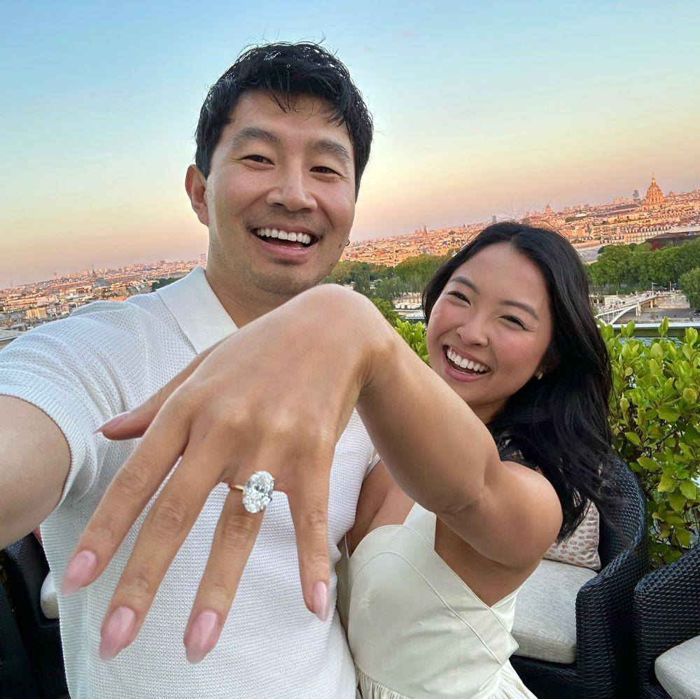 Simu Liu melamar Allison Hsu (instagram.com/simuliu)