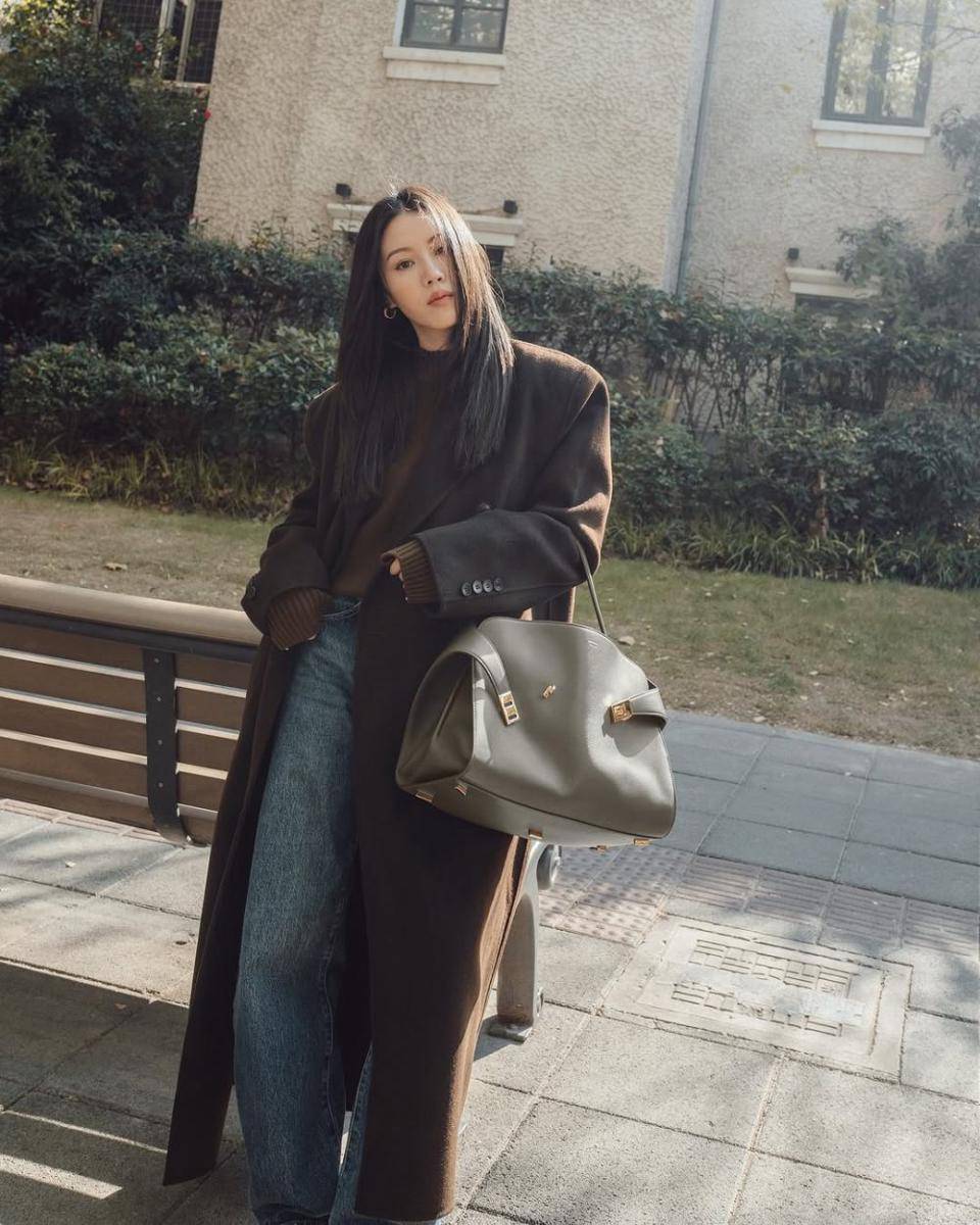 ide mix and match long coat ala Jenny Tsang (instagram.com/tsangtastic)
