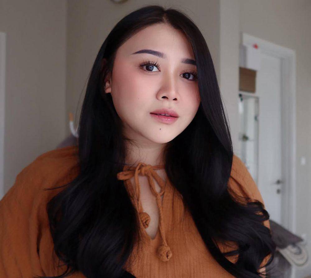 gaya makeup ke kantor ala Clarissa Putri (instaram.com/clarissaputri_)