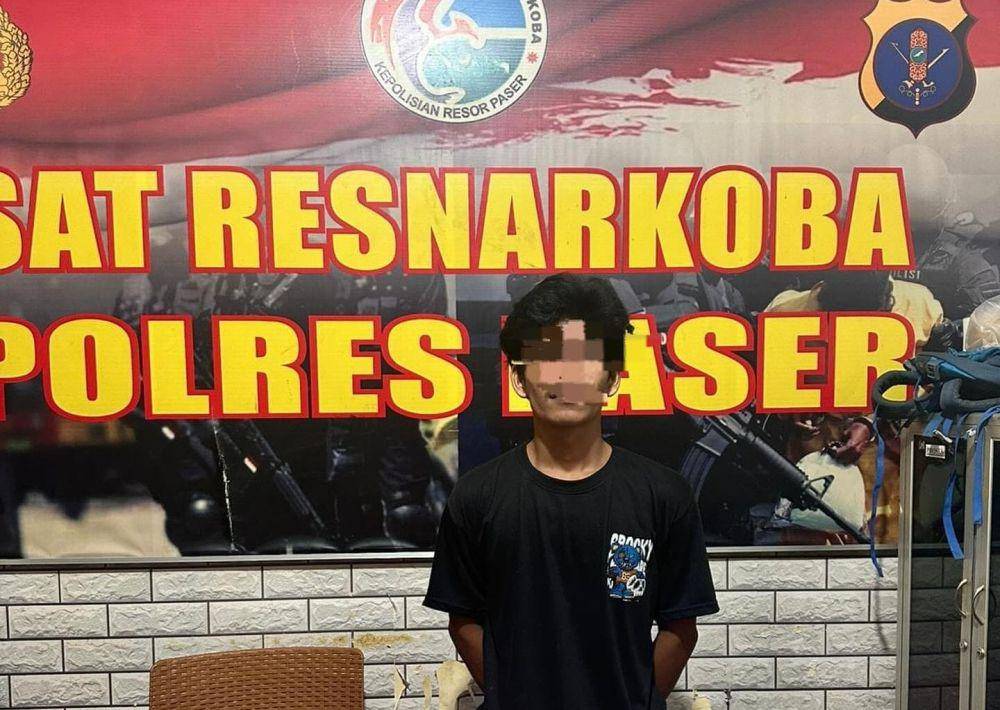 Pemuda berinisial H, mesti berurusan dengan pihak kepolisian. Warga Kalimantan Selatan ini diduga kuat jadi pengedar sabu di Kabupaten Paser. (Dok. Humas Polres Paser)