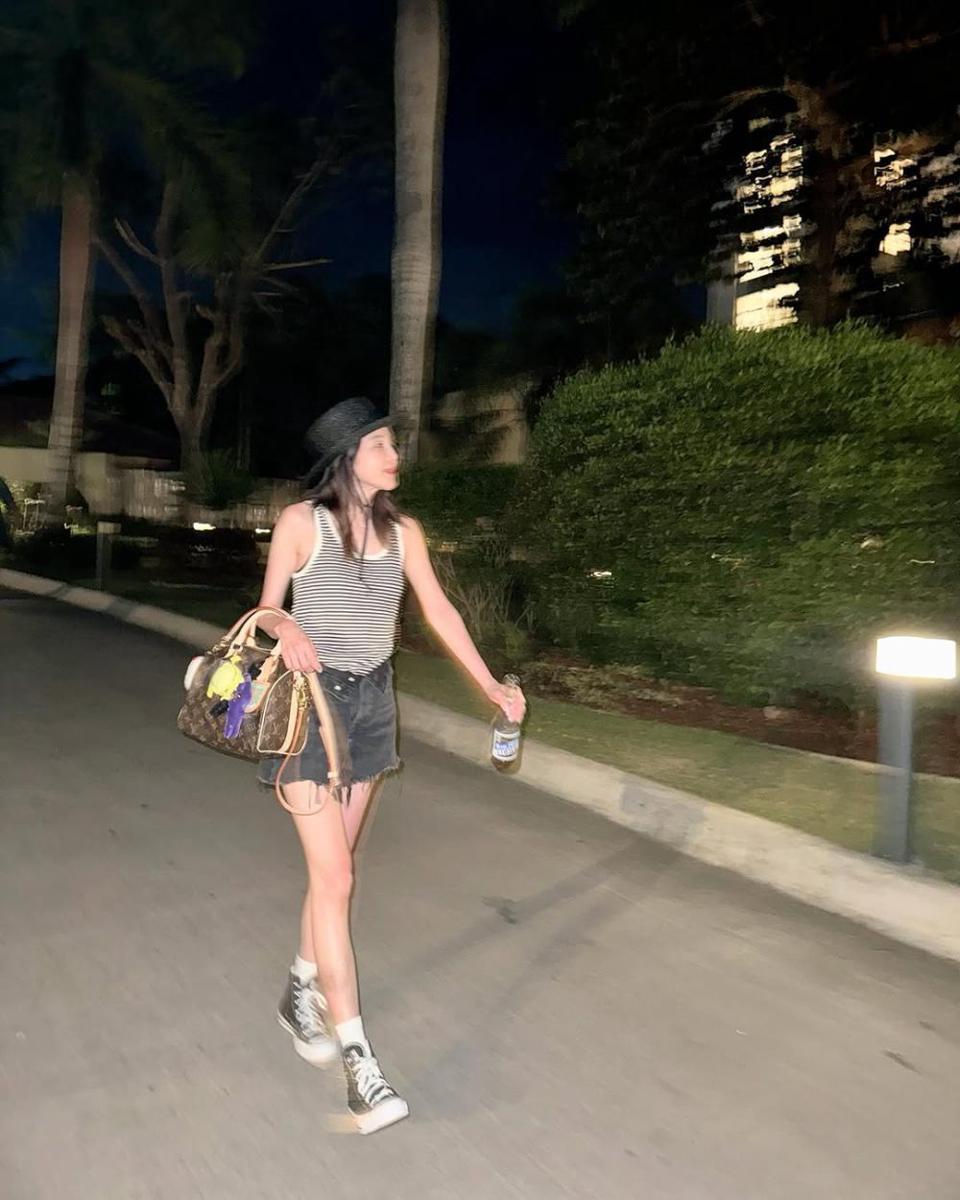 potret Sandara 2NE1 liburan di Filipina (instagram.com/daraxxi)