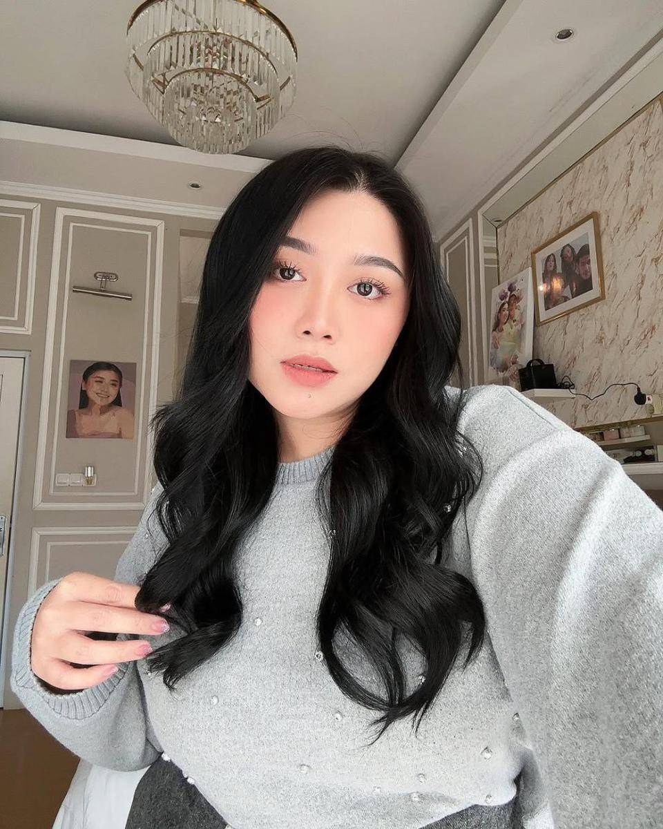 gaya makeup ke kantor ala Clarissa Putri (instaram.com/clarissaputri_)