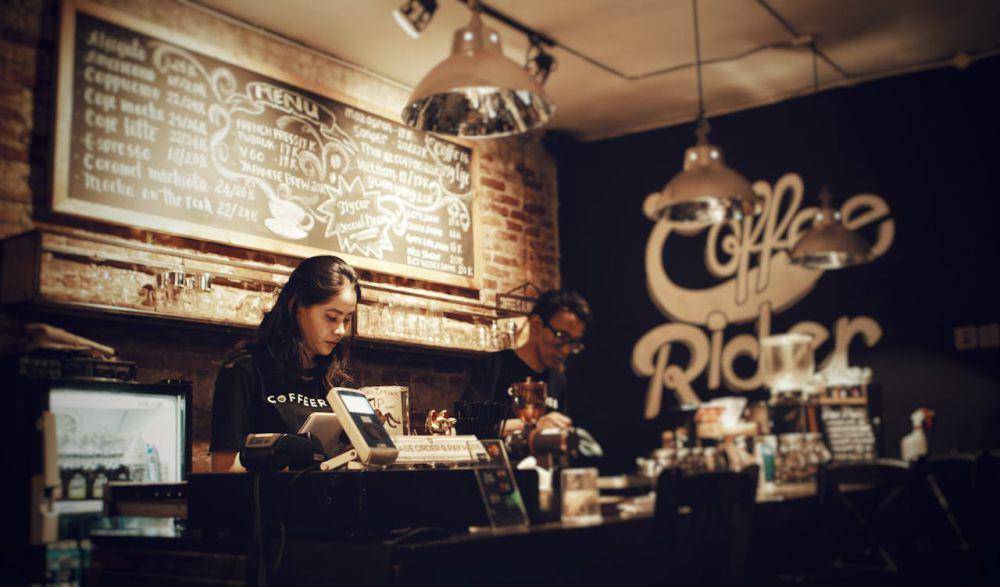 ilustrasi coffee shop (pexels.com/Afta Putta Gunawan)