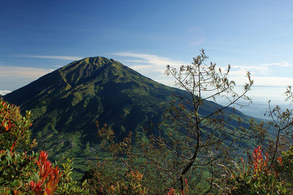 Gunung Merbabu (commons.wikimedia.org/Kondephy)