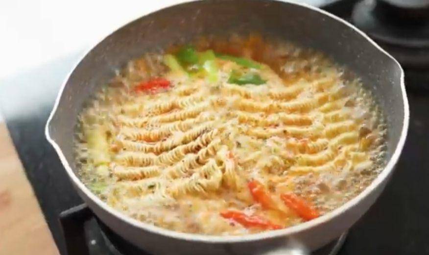 resep Mie Tomat Kuah (YouTube.com/Devina Hermawan