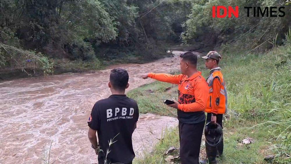 Tiga bocah terseret banjir bandang saat mandi di Dam Sungai Andong.. IDN Times/ Riyanto.