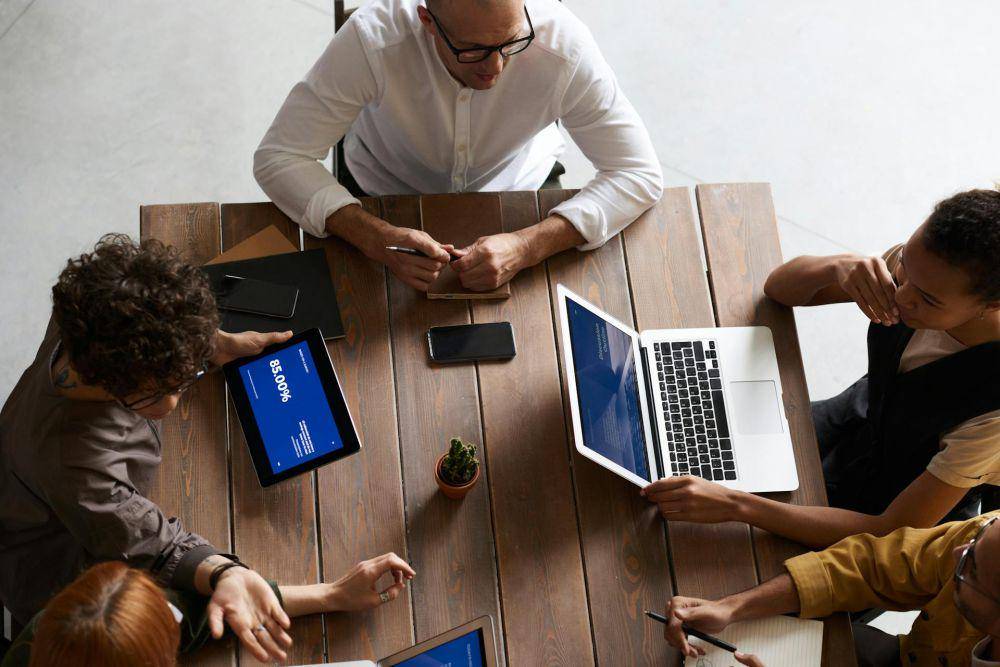 Ilustrasi networking dan ikut event (pexels.com/fauxels)