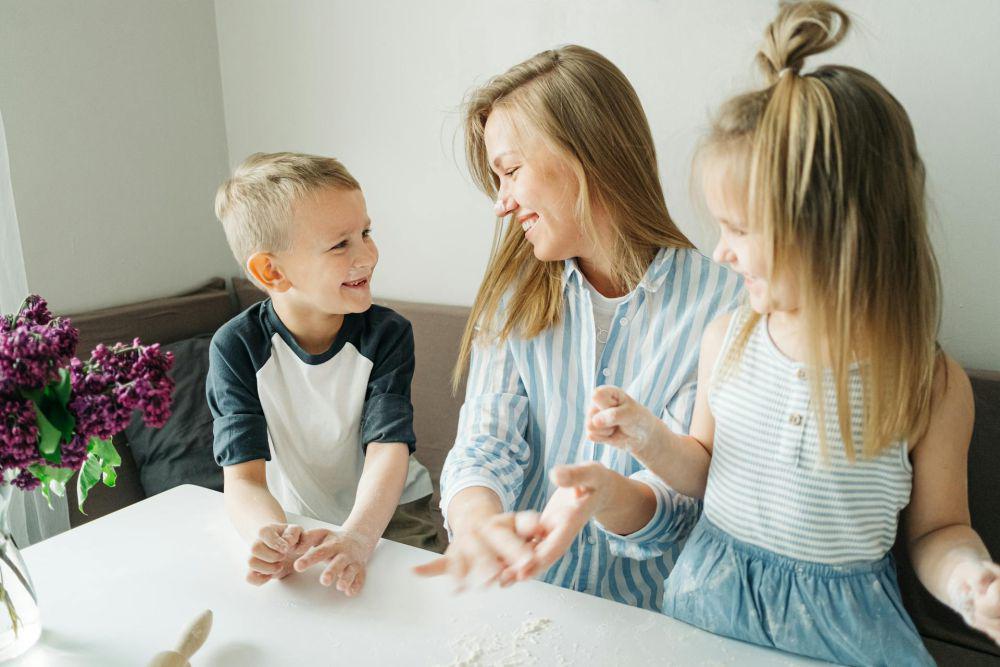 7 Cara Efektif Mengenalkan Emosi dan Mental Health ke Anak