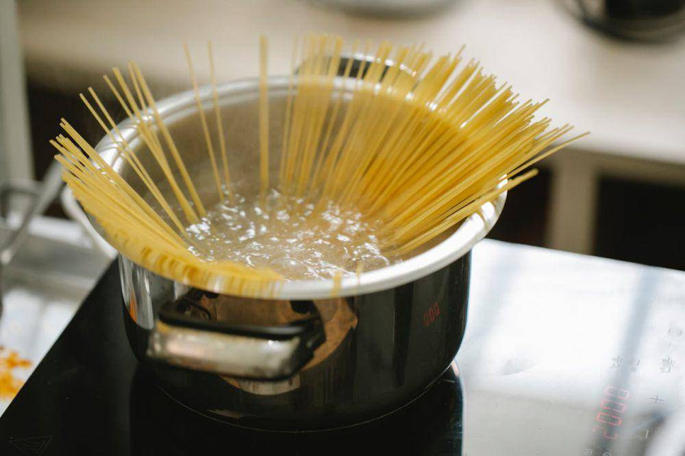 Potret memasak spageti