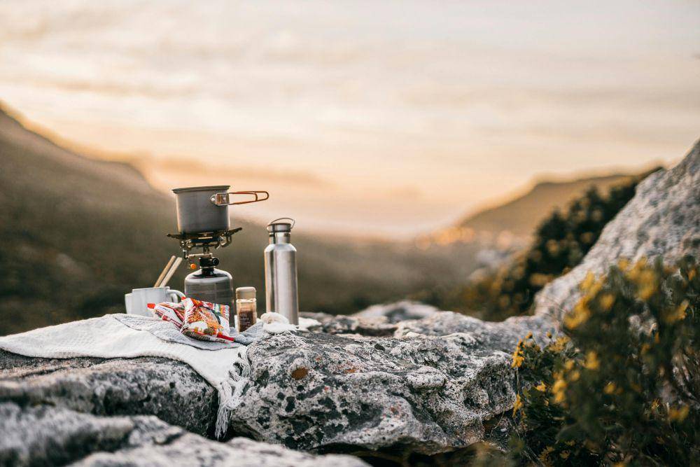 Ilustrasi Masak di Gunung (pexels.com/@taryn-elliott)