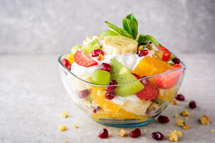 Resep Salad Buah dengan Dressing Yogurt yang Menyegarkan