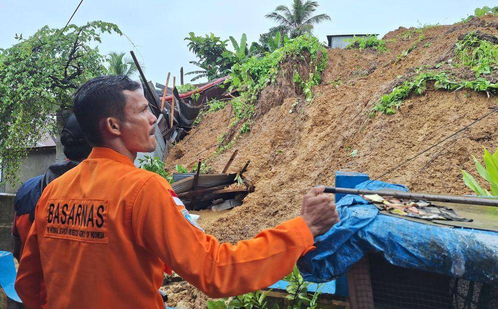 Warga diminta meningkatkan kewaspadaan mengingat hujan yang masih terus mengguyur Kota Samarinda. (Dok. Kantor SAR Balikpapan)