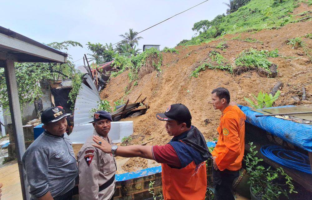 Longsor di Kelurahan Lempake, Kecamatan Samarinda Utara, Senin (12/5/2025). (Dok. Kantor SAR Balikpapan)