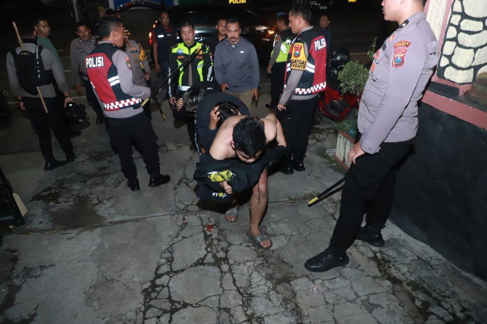 Mengaku Suporter, Pemuda di Kediri Serang Polisi