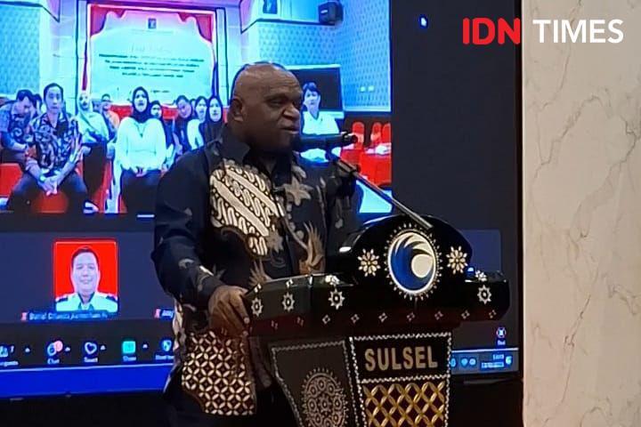 Natalius Pigai Sindir Pejabat Doyan Dikawal Patwal