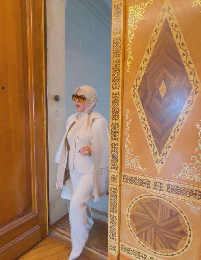 Syahrini Private Shopping di Paris (Instagram.com/princessyahrini)