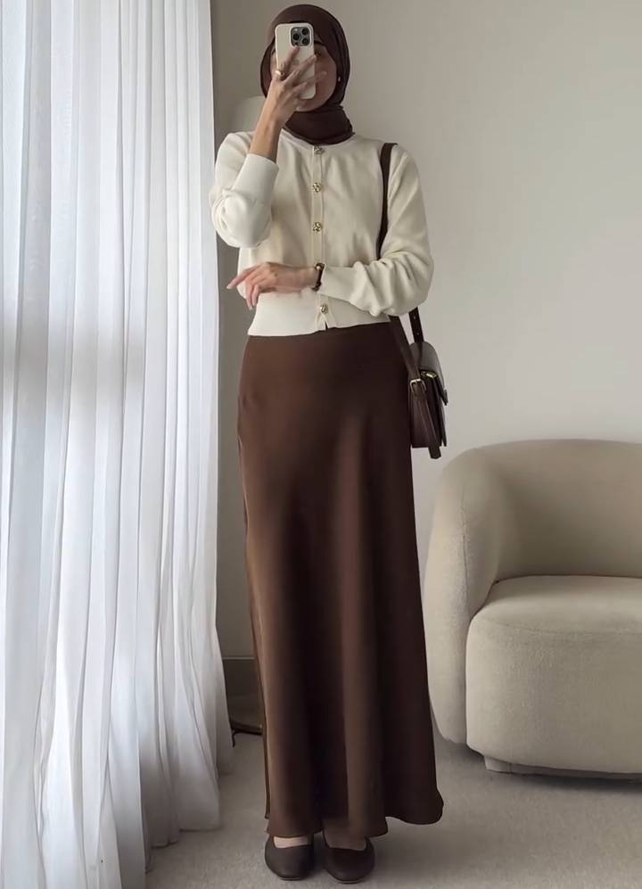 office style bertema earth tone ala Pamela Agatha (instagram.com/pamelagatha)