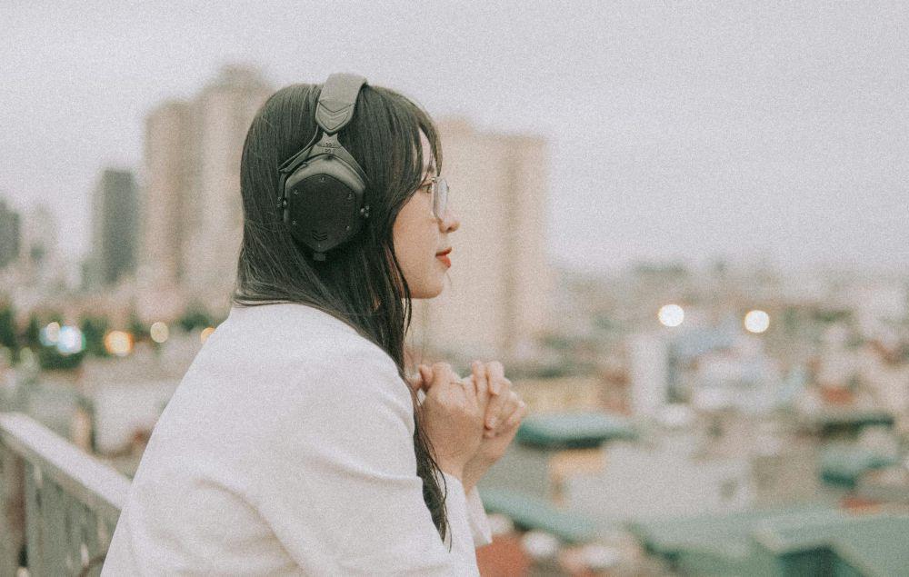 4 Alasan Sebaiknya Tidak Mendengar Lagu Mellow saat Sedih karena LDR