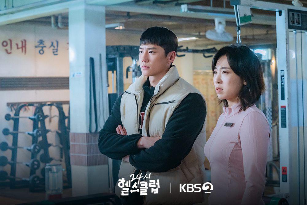 11 Dukungan Hyeon Jung pada Ro Sa di Pump Up the Healthy Love