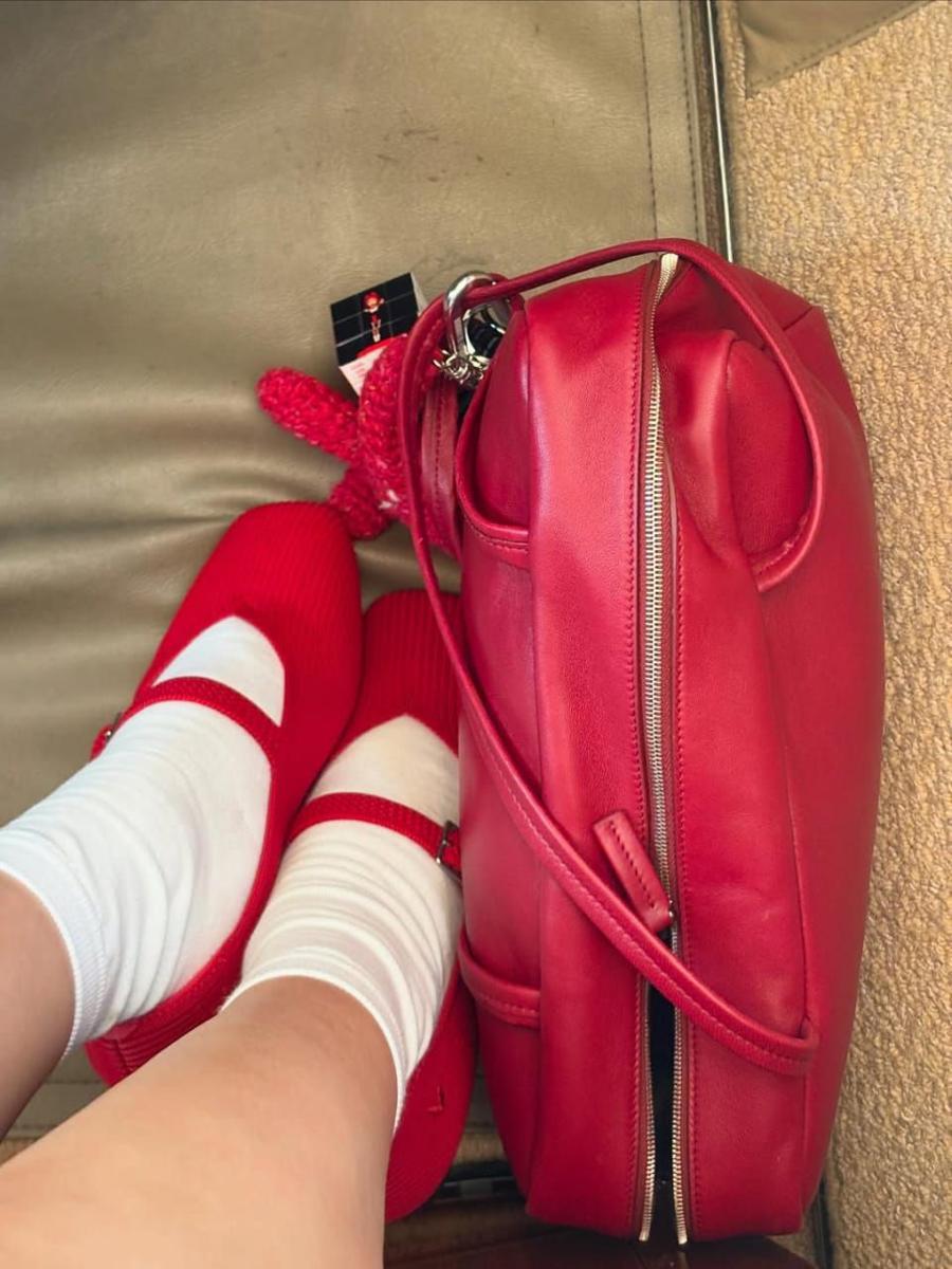 Potret sepatu Margot Mary-Jane (instagram.com/jennierubyjane)