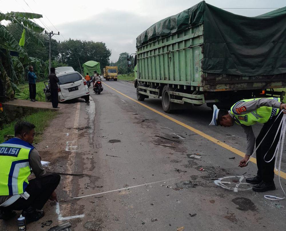 Minibus Seruduk Truk Parkir di Jalinteng Sekayu-Betung, 2 Tewas