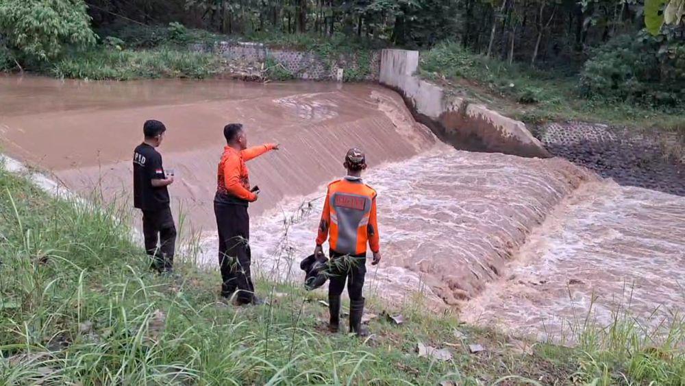 Lokasi awal 3 bocah hanyut terseret banjir sungai Andong di Ngawi. IDN Times/ Riyanyo.