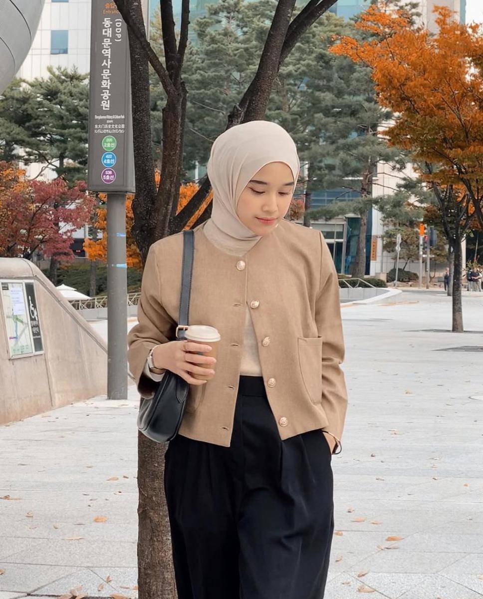 office style bertema earth tone ala Pamela Agatha (instagram.com/pamelagatha)