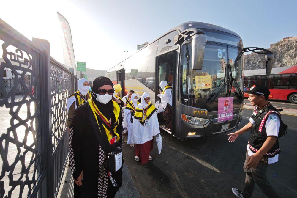 Pemerintah melalui Petugas Penyelenggara Ibadah Haji (PPIH) Arab Saudi menyediakan layanan Bus Shalawat gratis selama jemaah berada di Kota Suci (dok. Kemenag)