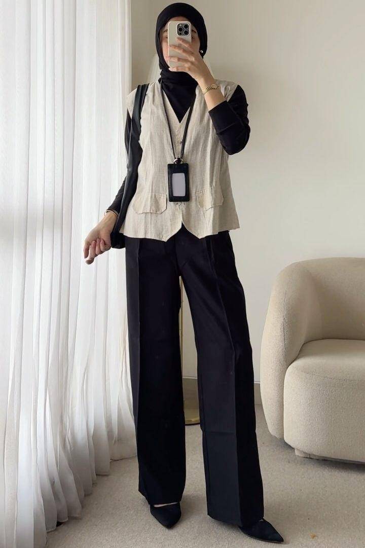 padu padan celana hitam buat kerja ala Pamela Agatha (instagram.com/pamelagatha)