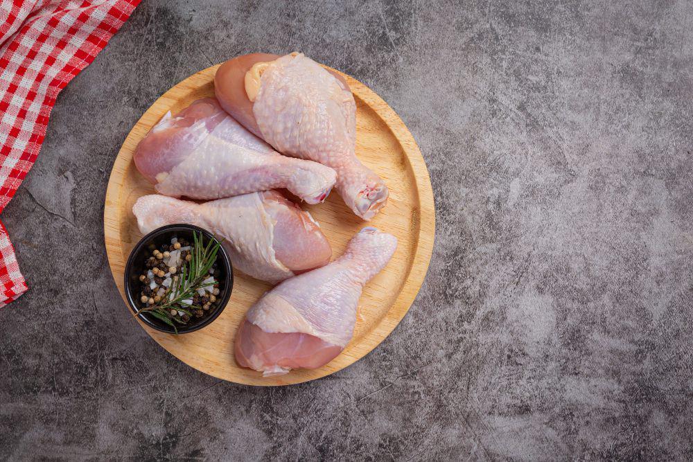 ilustrasi daging ayam (freepik.com/jcomp)