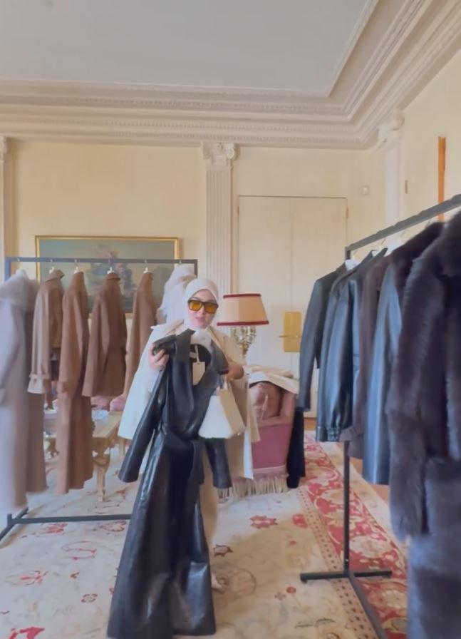 Syahrini Private Shopping di Paris (Instagram.com/princessyahrini)