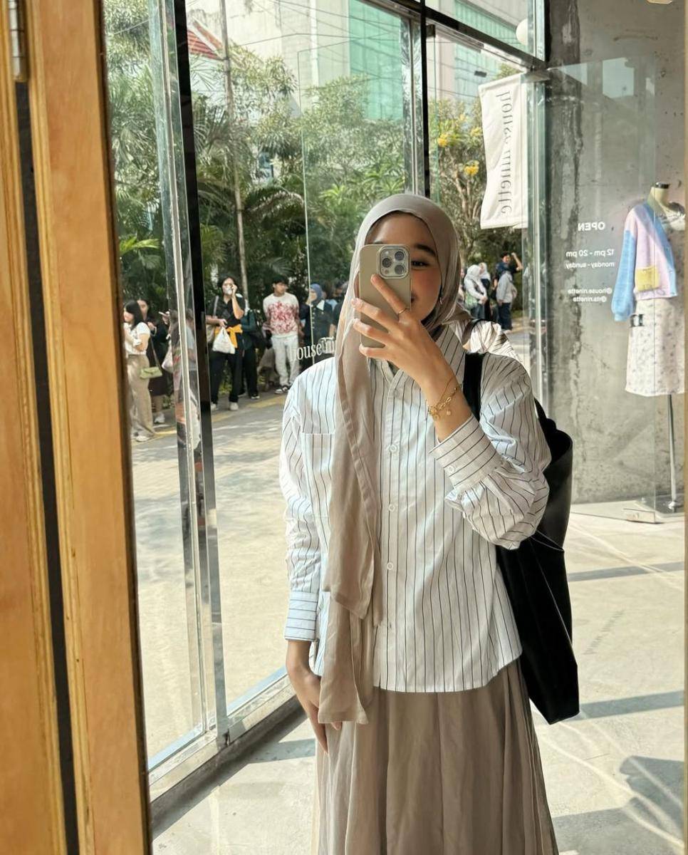 office style bertema earth tone ala Pamela Agatha (instagram.com/pamelagatha)