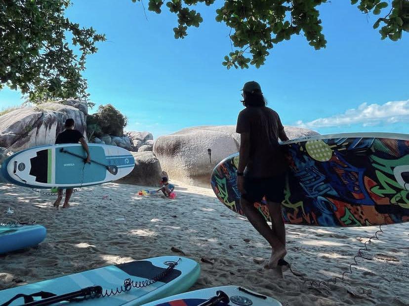Serunya Healing di Pantai Turun Aban Bangka, Bisa Main Paddle Board