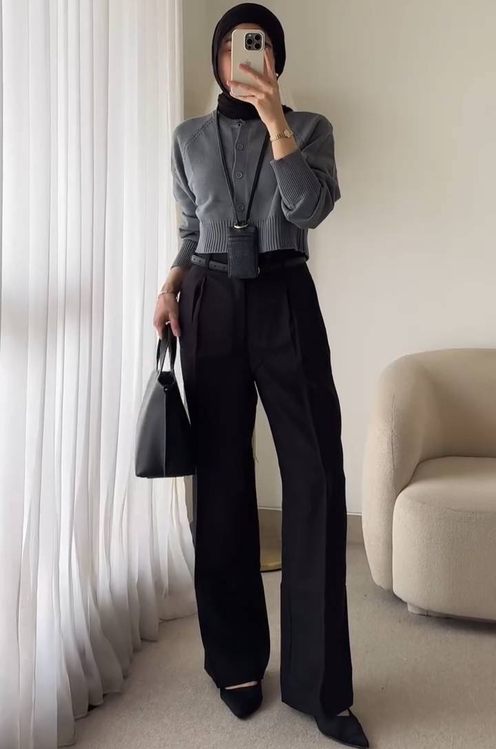 padu padan celana hitam buat kerja ala Pamela Agatha (instagram.com/pamelagatha)