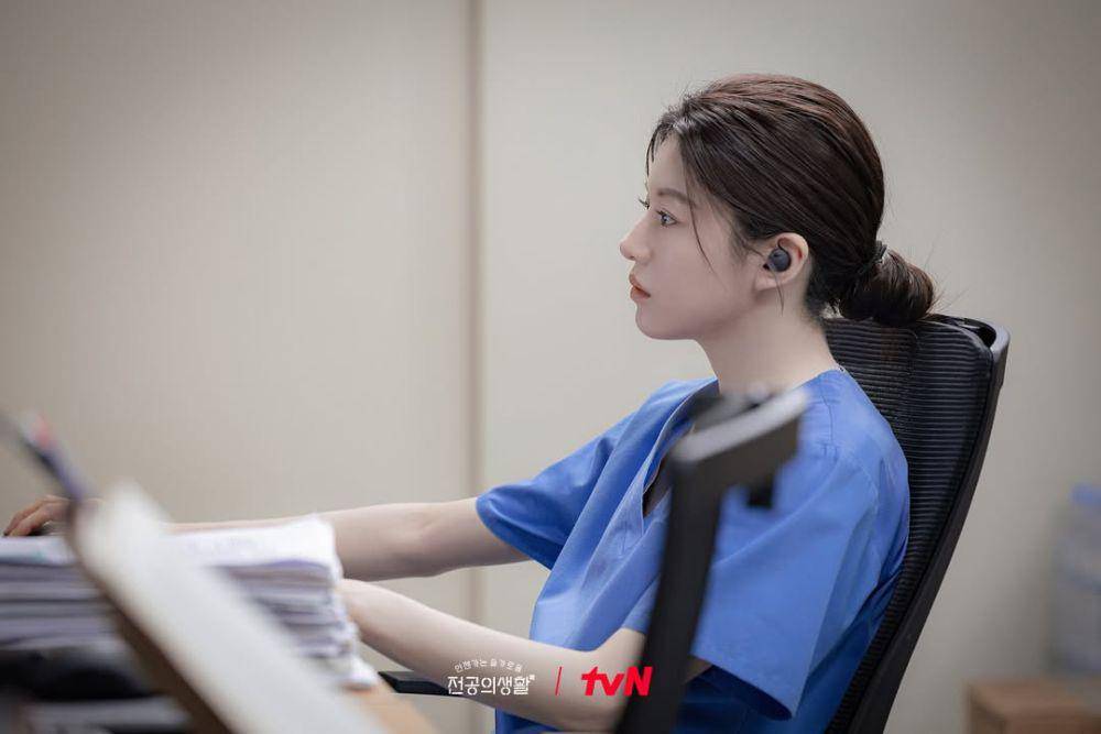 Still cut drama Korea Resident Playbook (Instagram.com/tvn_drama)