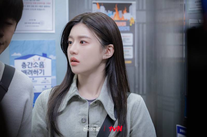 Go Youn Jung di drama Resident Playbook (Dok. tvN/Resident Playbook)