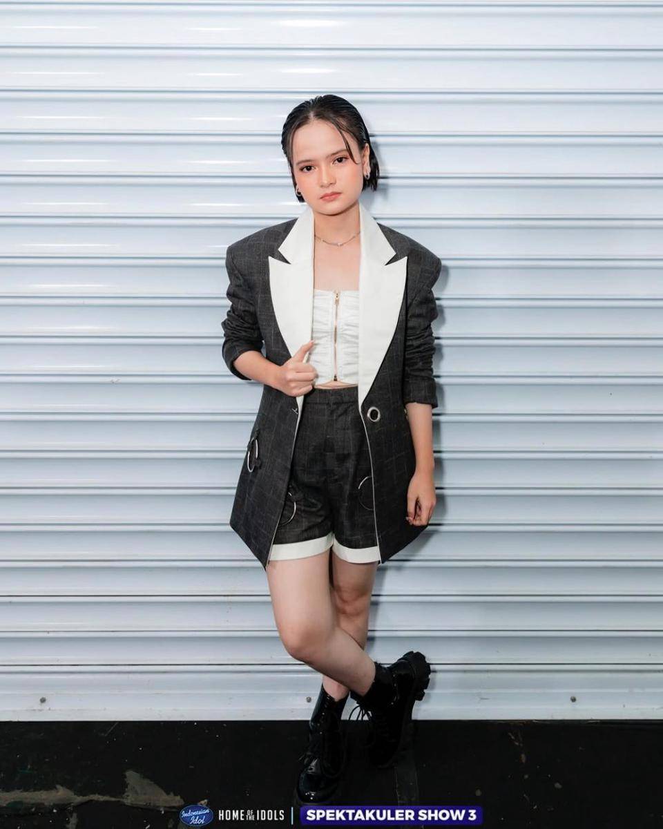 gaya outfit dan makeup ala Mesa Hira (instagram.com/meisya.syahirah)