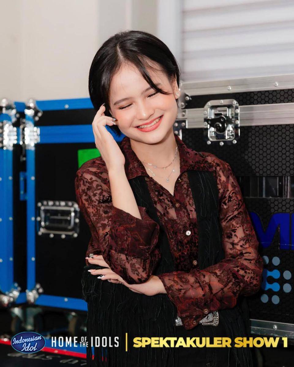 gaya outfit dan makeup ala Mesa Hira (instagram.com/meisya.syahirah)