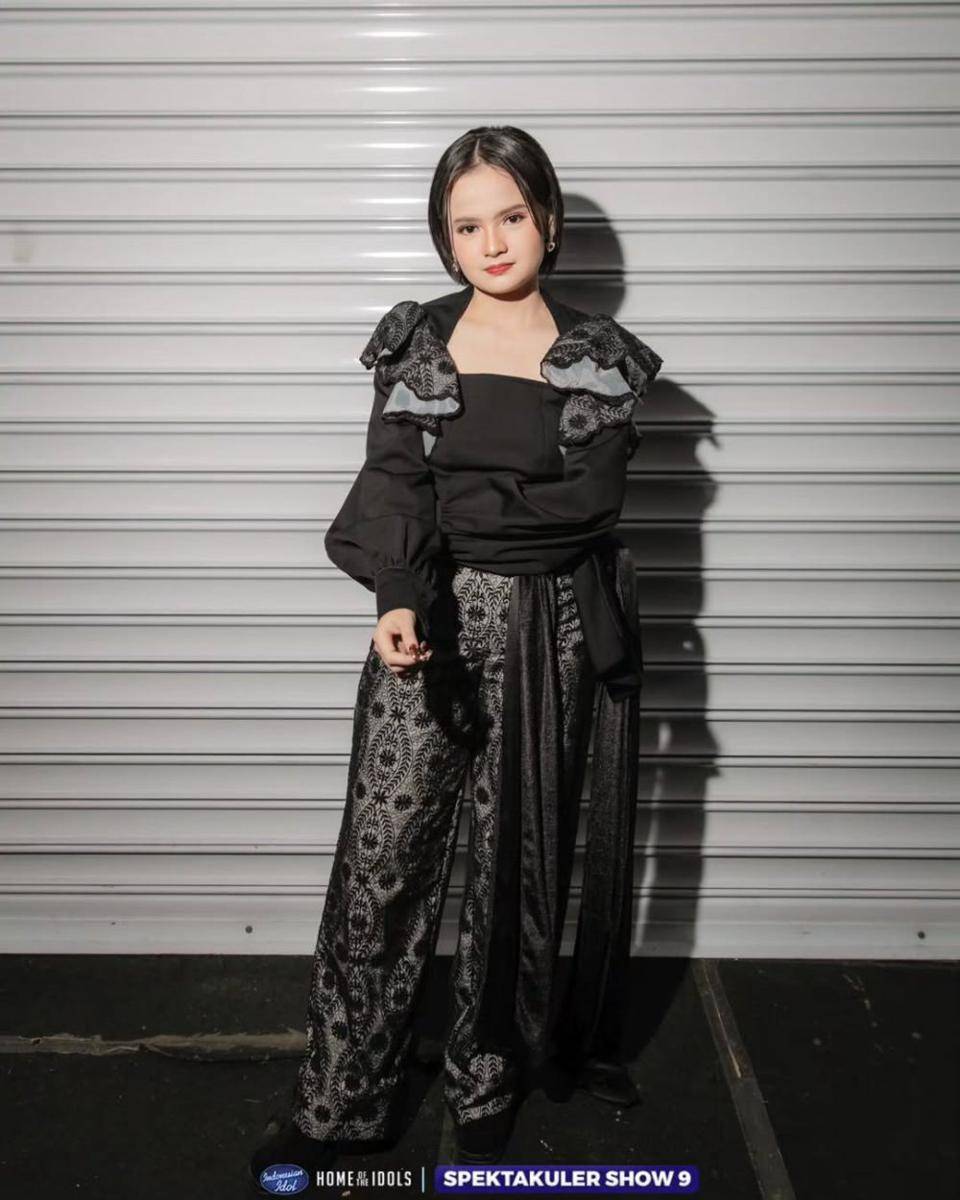 gaya outfit dan makeup ala Mesa Hira (instagram.com/meisya.syahirah)