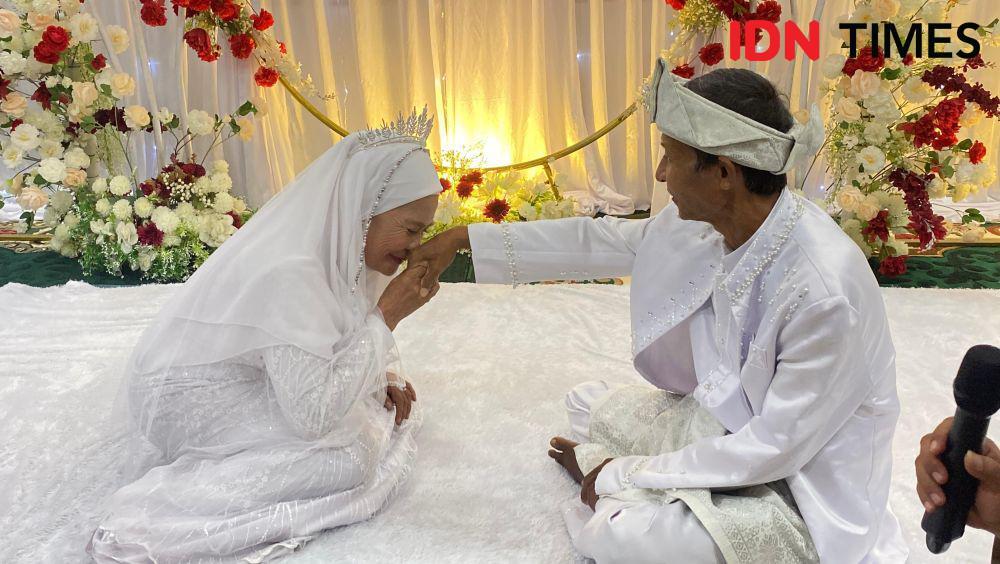 Kisah Cinta 2 Lansia di Panti Jompo Singkawang, Berakhir di Pelaminan