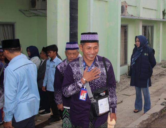 Keberangkatan 393 jemaah asal Kabupaten Lampung Tengah yang tergabung dalam Kloter JKG 30. (Dok. Kanwil Kemenag Lampung).