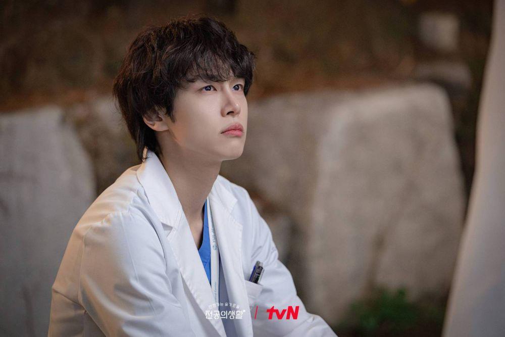 Cuplikan drama Korea Resident Playbook (dok. tvN/Resident Playbook)