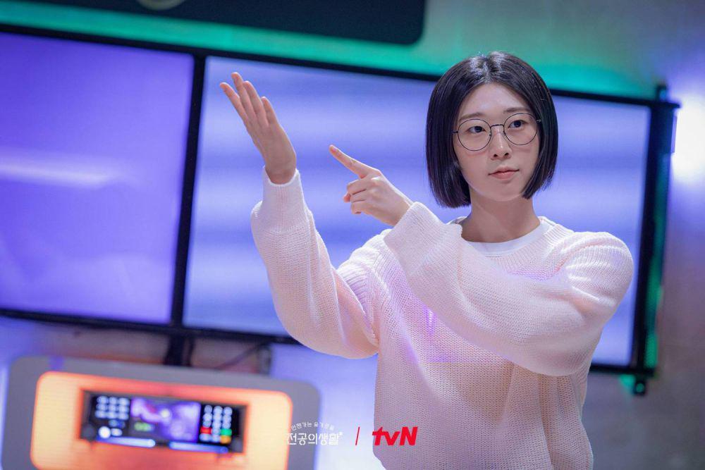 Cuplikan drama Korea Resident Playbook (dok. tvN/Resident Playbook)