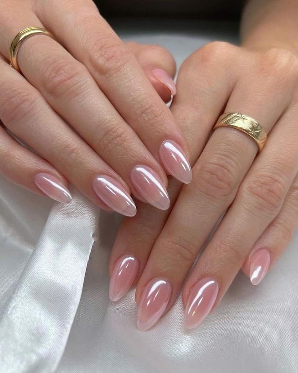 ide nail art tema strawberry milk (instagram.com/glam_mm)