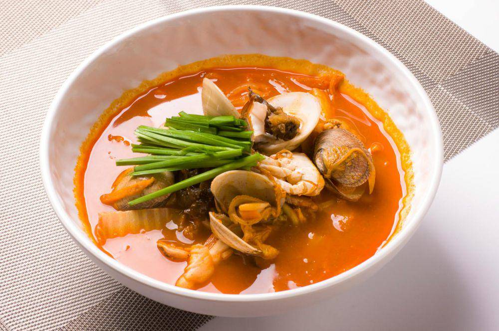 Jjamppong hidangan mie khas Korea
